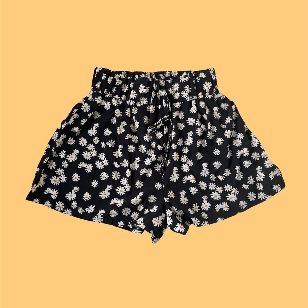 New! Super cute flower shorts, 24 inch waist.